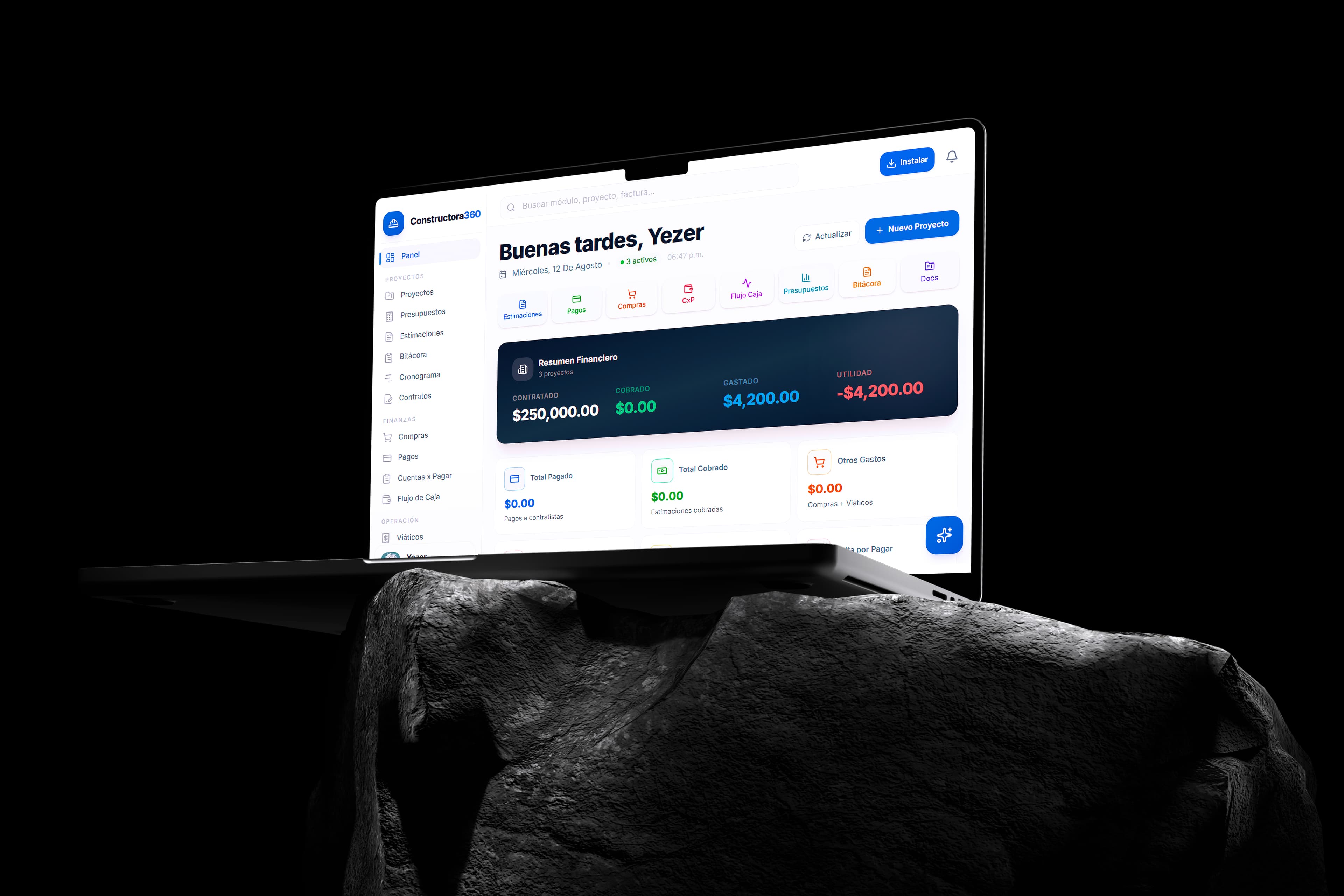 Constructora360 en laptop — dashboard de obra